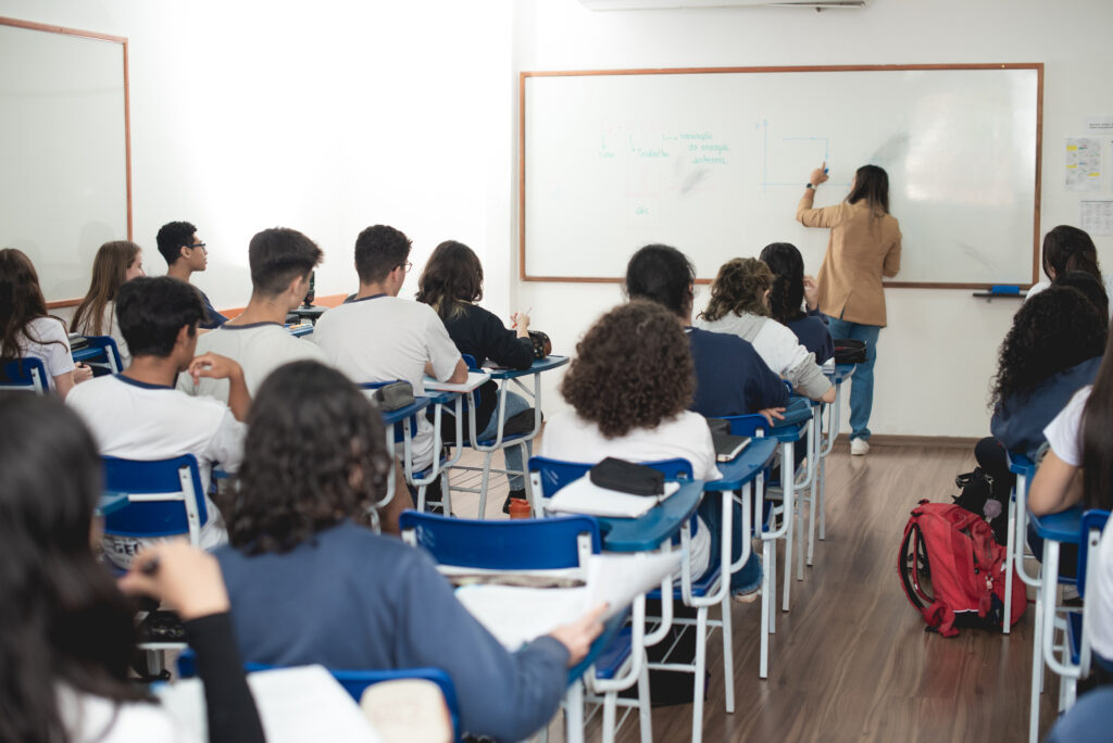 Ensino Médio A+: conheça as turmas de alta performance do Apogeu